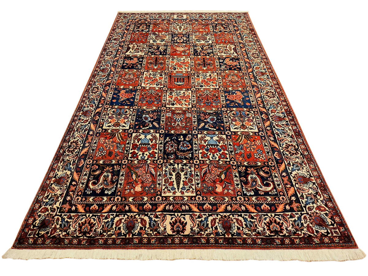 Bakhtiare 300x210 rug with central medallion and ornate border, fringed edges