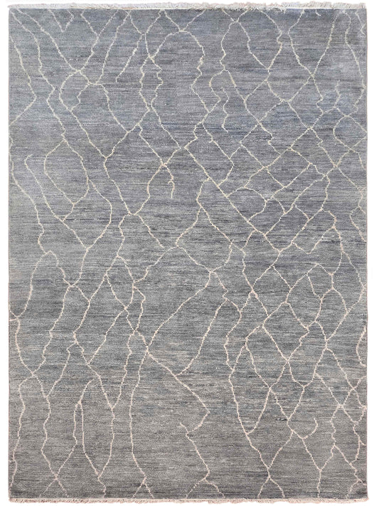 Rectangle grey area rug with crackled lattice pattern and light beige linework.